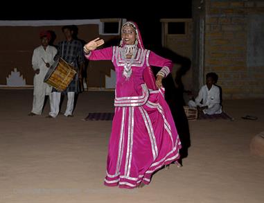 04 Rajasthan-Dancer_and_Music,_Kuri_DSC3471_b_H600